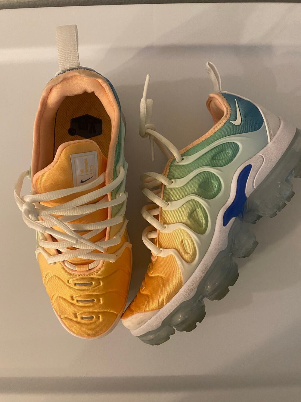 Nike Wmns Air VaporMax Plus White-Light Menta AO4550-100 Sz 6